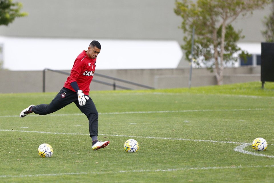 Santos substitui Weverton na partida do Atlético contra o Fluminense | Aniele Nascimento/Gazeta do Povo