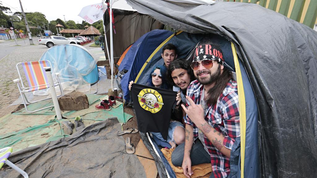 O grupo se reveza para manter o acampamento funcionando. | Albari Rosa/Gazeta do Povo