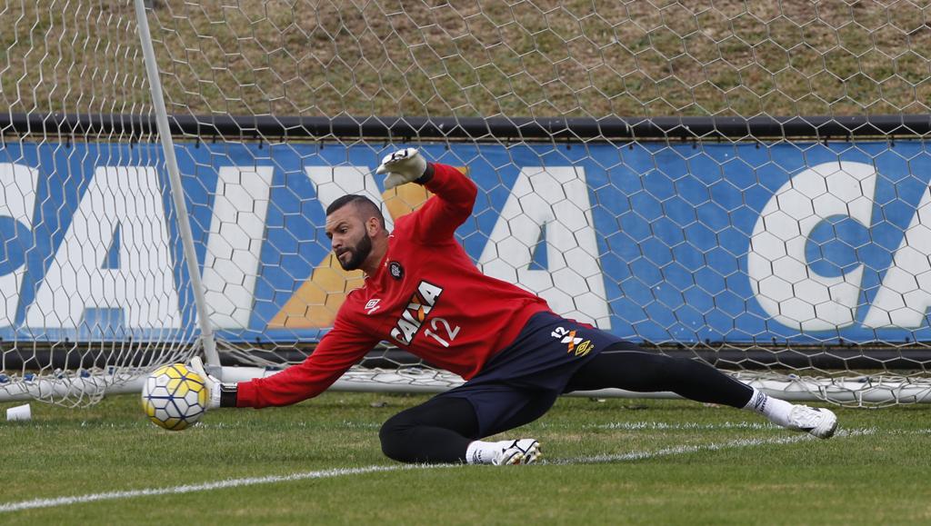 Weverton volta à equipe após servir a seleção. | Daniel Castellano/Gazeta do Povo