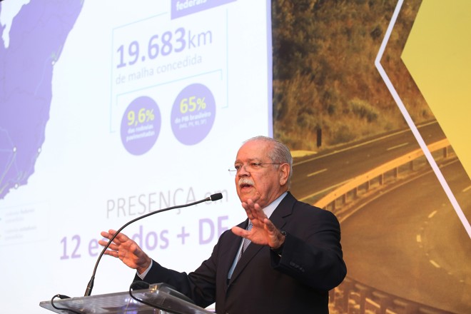 Cesar Borges, presidente da Associação Brasileira de Concessionárias de Rodovias (ABCR), entidade que representa 59 concessionárias no país, lembrou que o Brasil é 111º colocado no ranking de infraestrutura de estradas do Fórum Econômico Mundial, atrás de países como Chile e Argentina. Ele defendeu menos burocracia nos processos de concessões para aumentar os investimentos em obras no país. | Giuliano Gomes/Gazeta do Povo