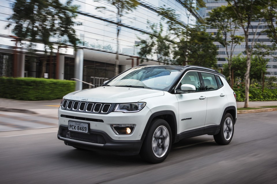 O Compass herdou a mesma aparência da Grand Cherokee. | Marcos Camargo/Divulgação