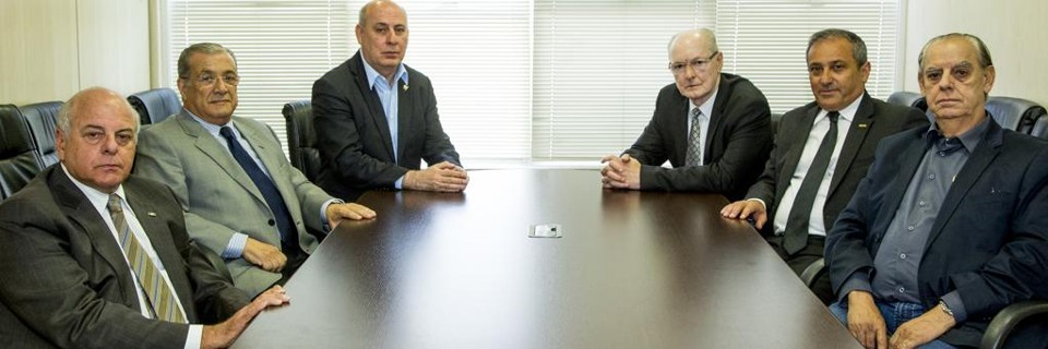 Representantes das entidades do setor produtivo: apoio ao projeto do governo de  postergar o pagamento do reajuste do funcionalismo. | Hugo Harada/Gazeta do Povo