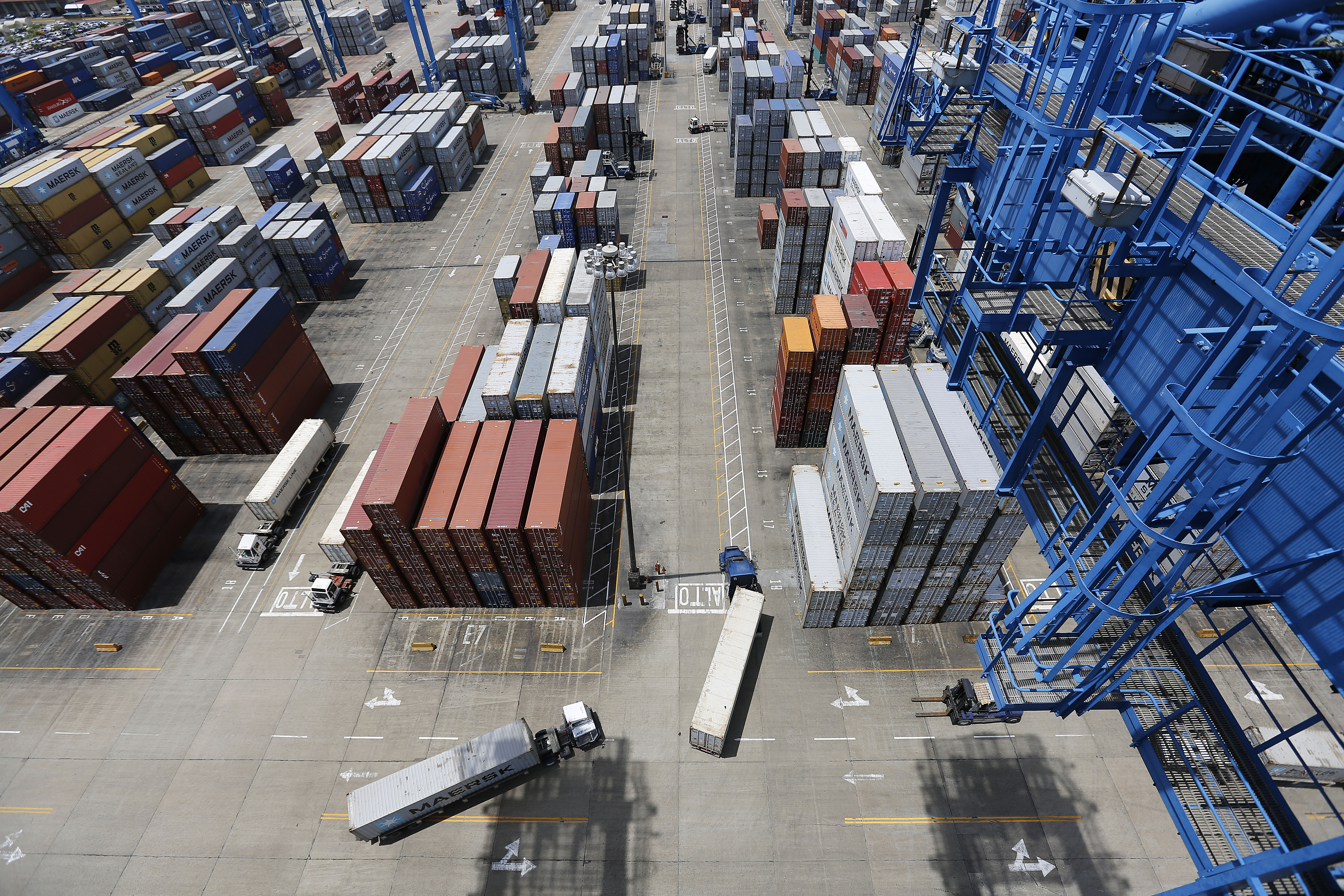 No Manzanillo International Terminal (MIT), as cargas vêm de quatro NeoPanamax por semana. A meta é receber sete navios semanalmente no próximo ano. | JONATHAN CAMPOS/GAZETA D POVO