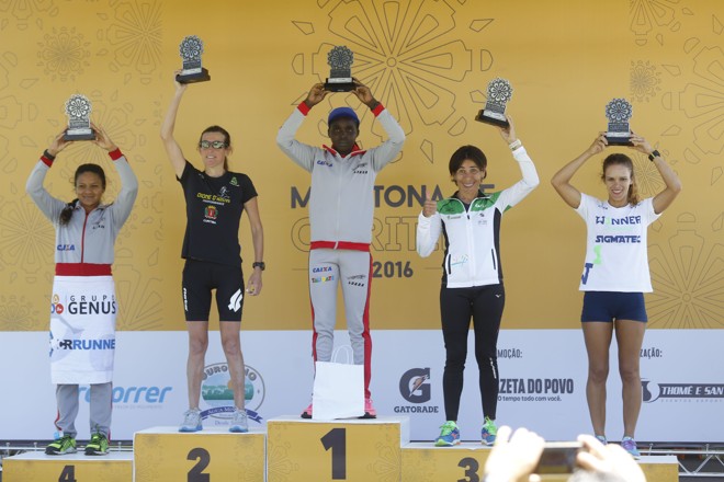 Premiação da prova feminina. | Felipe Rosa/TRIBUNA DO PARANA