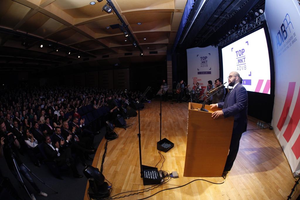 Prêmio, que ocorreu na noite de segunda-feira (21) , teve apresentação do ator Tiago Abravanel. | Guilherme Pupo/Divulgação