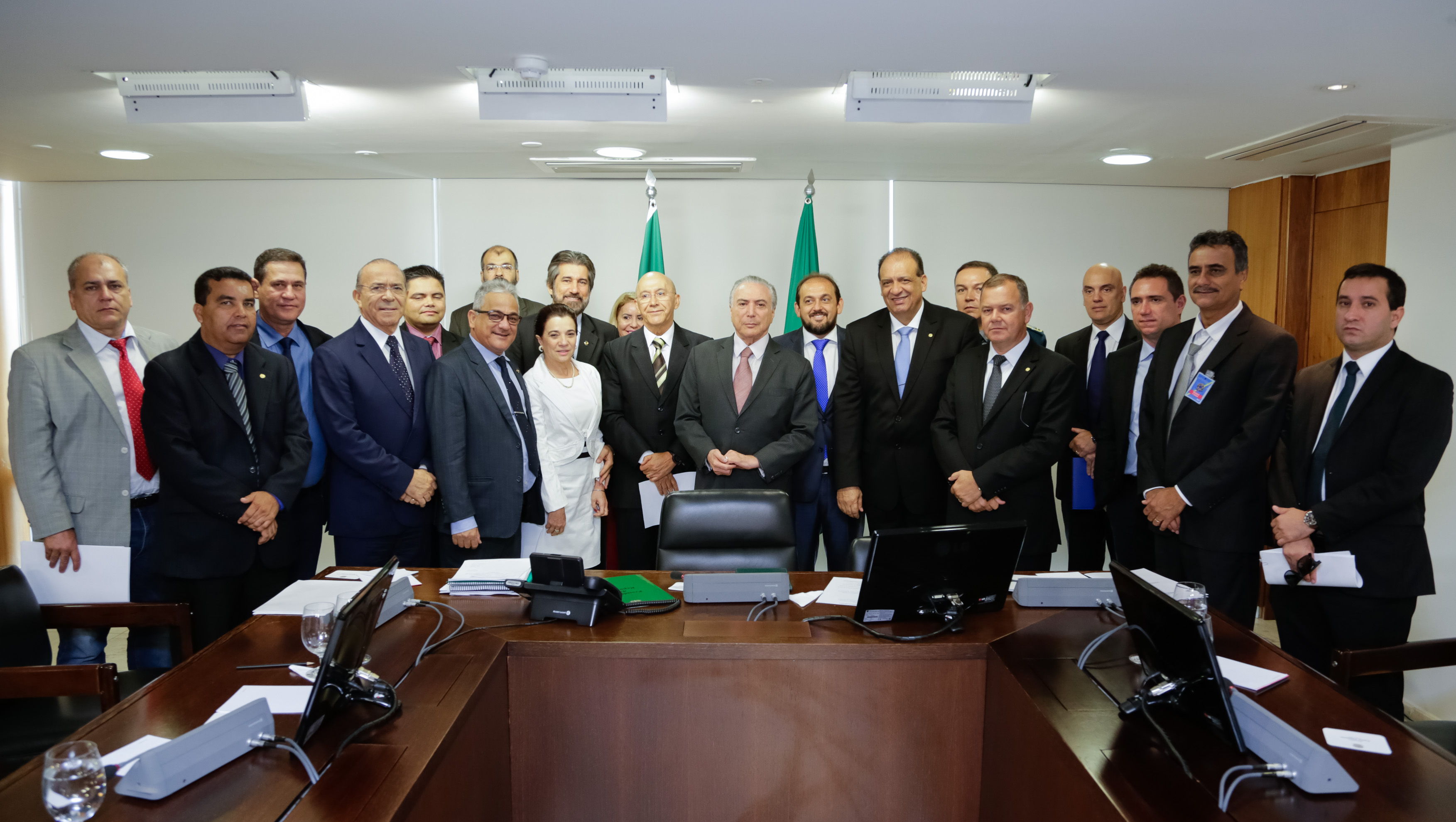 Temer (ao centro) com governadores | Marcos Corrêa/PR