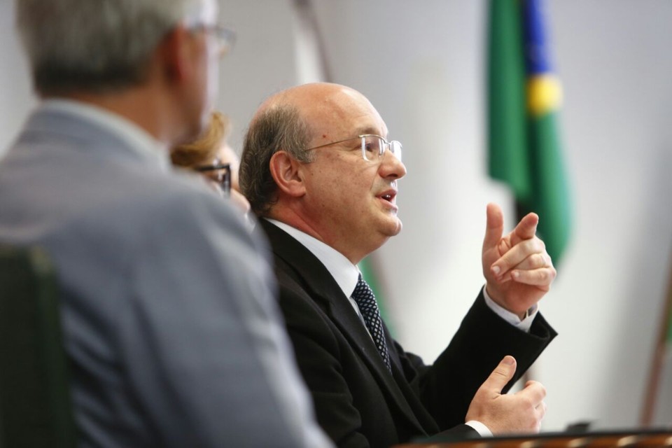 Zaki Akel Sobrinho em coletiva de imprensa nesta sexta (4) | Henry Milleo/Gazeta do Povo