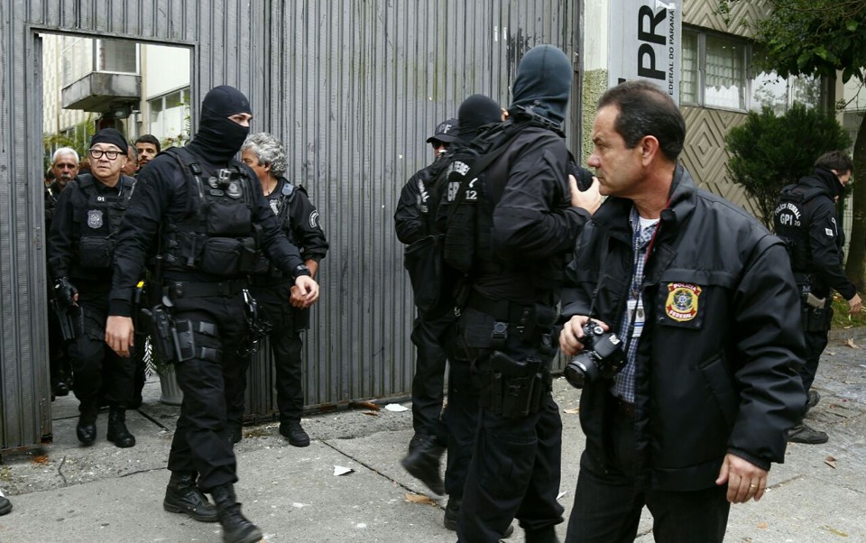 Newton Ishii, o Japonês da Federal, sai do portão da UTFPR | Aniele Nascimento/Gazeta do Povo