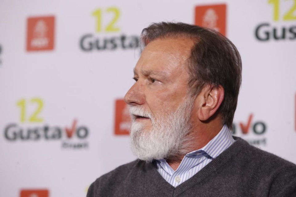 Discutir aliança com Richa ‘é colocar o carro na frente dos bois’, diz Osmar Osmar Dias, no lançamento da candidatura de Gustavo Fruet (PDT) à prefeitura de Curitiba | Hugo Harada/Gazeta do Povo/Arquivo