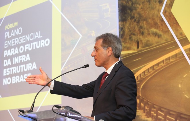 O secretário de Logística e Infraestrutura, José Richa Filho, defendeu mais autonomia dos estados perante o governo federal. Ele também comentou o “estado lastimável” da situação financeira do Rio Grande do Sul e do Rio de Janeiro, e disse que os ajustes fiscais realizados no Paraná vão impedir que o estado segue na mesma direção. | Giuliano Gomes/Gazeta do Povo