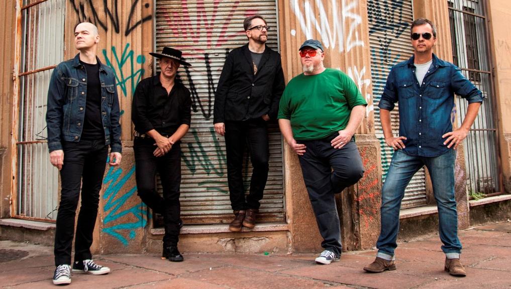 Os gaúchos do Nenhum de Nós se apresentam no Teatro Positivo no projeto Meeting & Songs, em que toca com a mineira Roberta Campos. | Divulgação/