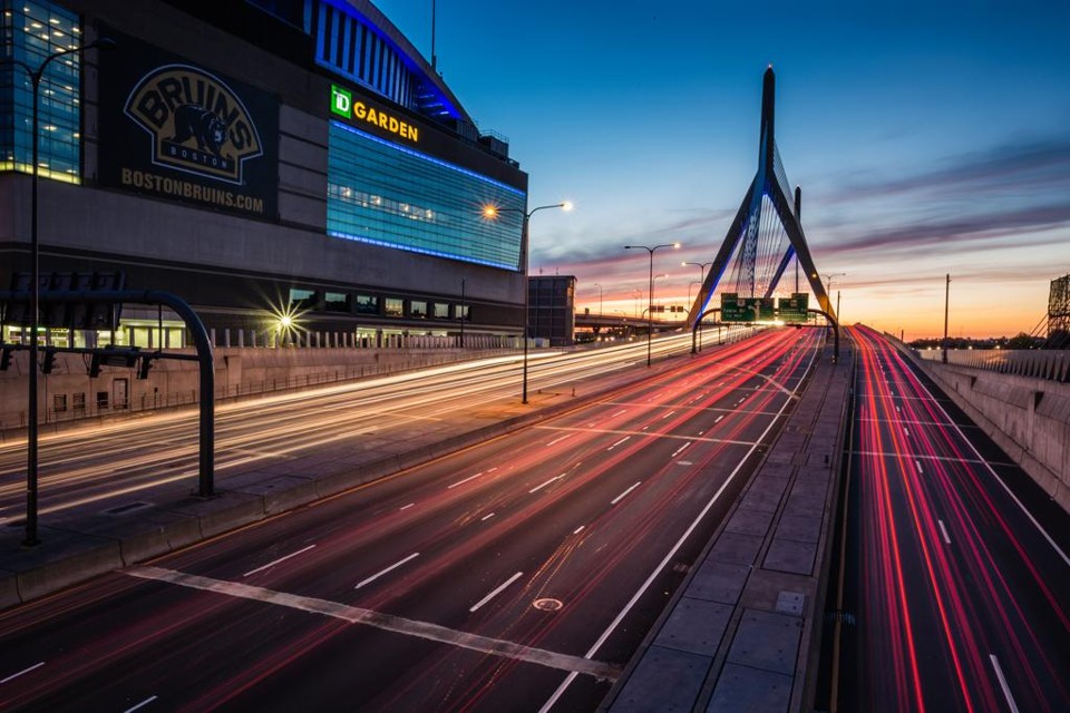 Cidade de Boston foi um dos locais em que a pesquisa foi feita. Estudo indica que passageiros negros ficam mais tempo esperando por serviço | Robbie Shade/Creative Commons