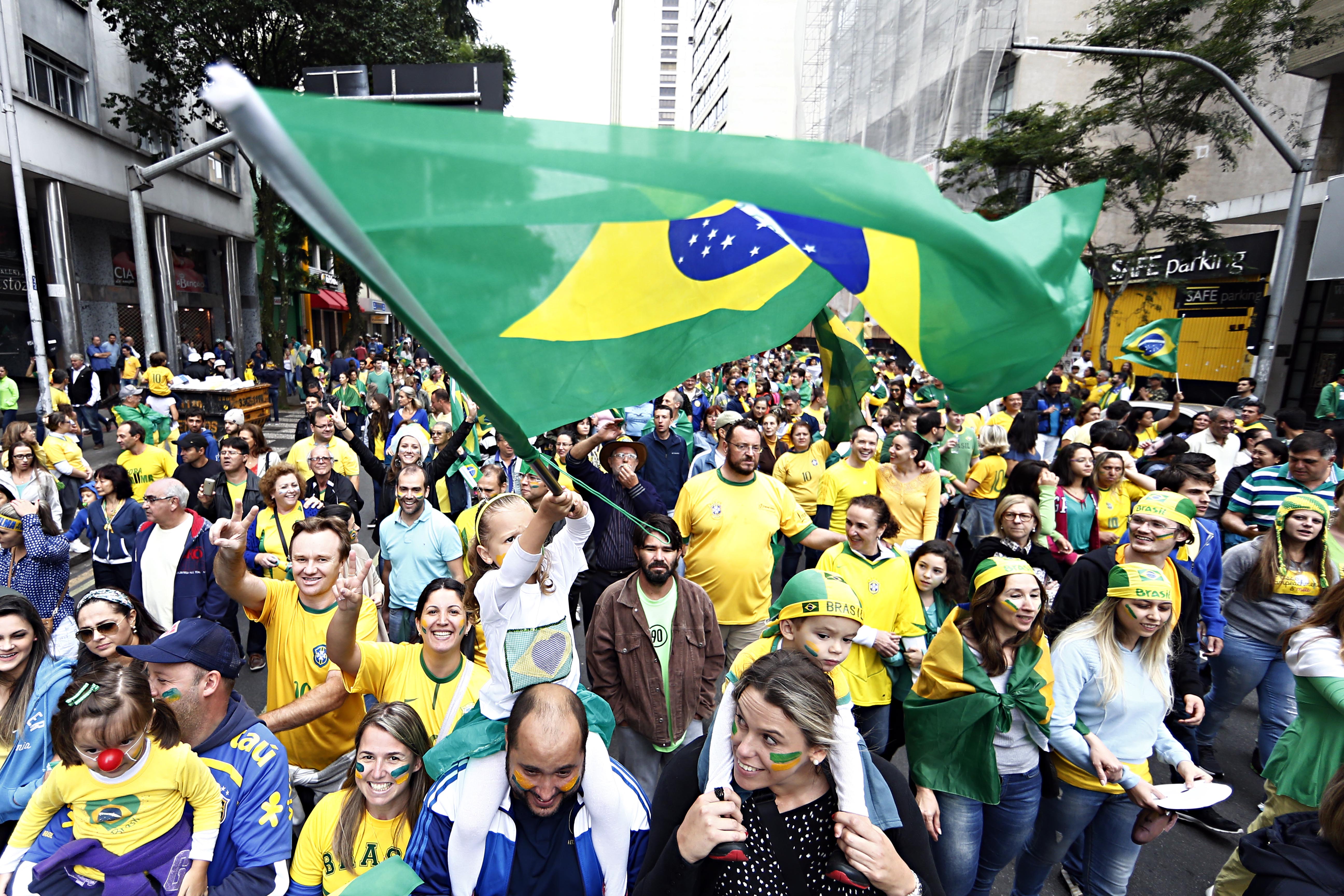 Protesto realizado em Curitiba a favor da Lava Jato e pela saída de Dilma Rousseff. Desta vez, o foco são os aliados de Temer. | Albari Rosa/Gazeta do Povo
