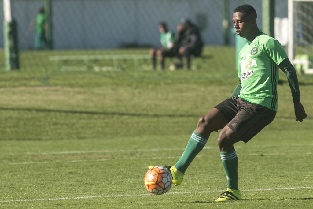 Iago marcou cinco gols pelo Coxa em 2016. | Marcelo Andrade/Gazeta do Povo