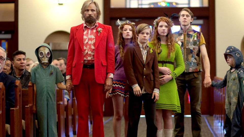 Viggo Mortensen (de vermelho) e sua família fora dos padrões | Regan MacStravic/Divulgação