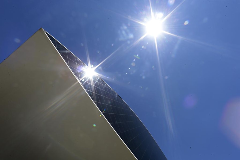Previsão é de tempo abafado, com  temperaturas superiores a 27° nesta segunda-feira (19) | Albari Rosa/Gazeta do Povo
