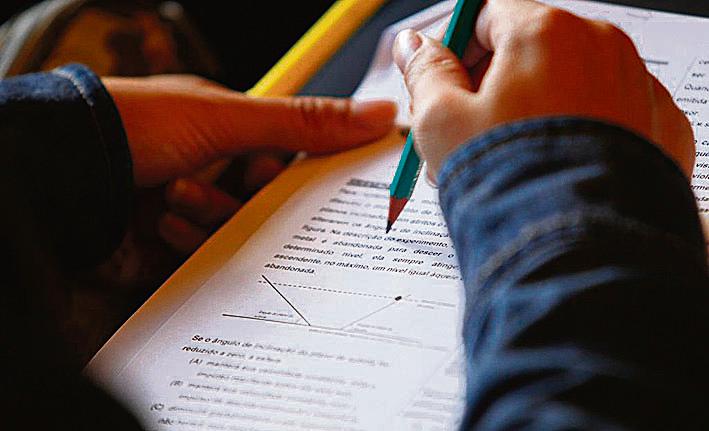 Cerca de 540 mil estudantes de 15 anos participaram da edição de 2015, de 72 países ou economias | Antônio More/Gazeta do Povo