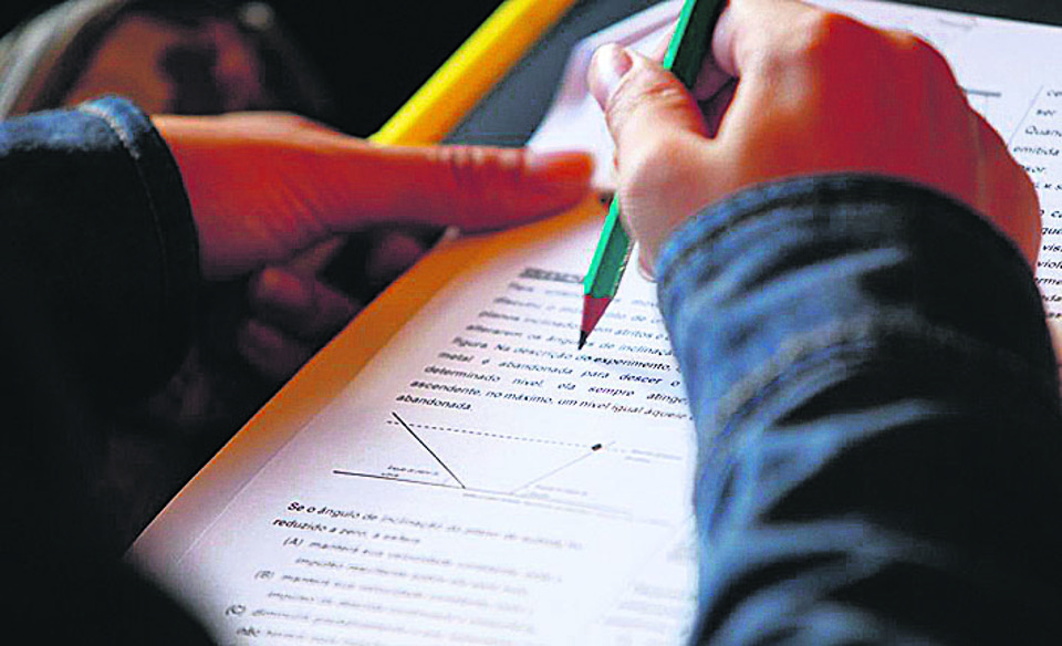 Cerca de 540 mil estudantes de 15 anos participaram da edição de 2015, de 72 países ou economias | Antônio More/Gazeta do Povo