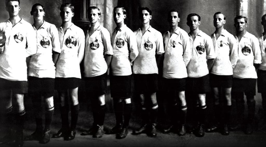 O time do Coritiba campeão de 1916: uniforme de jogo e sapatos de couro. | Reprodução
