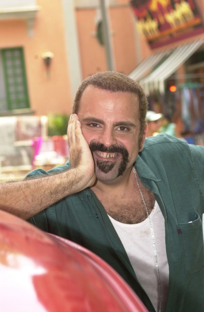 Ator Guilherme Karam sofria de uma doença rara e autoimune chamada Machado-Joseph. | Diário