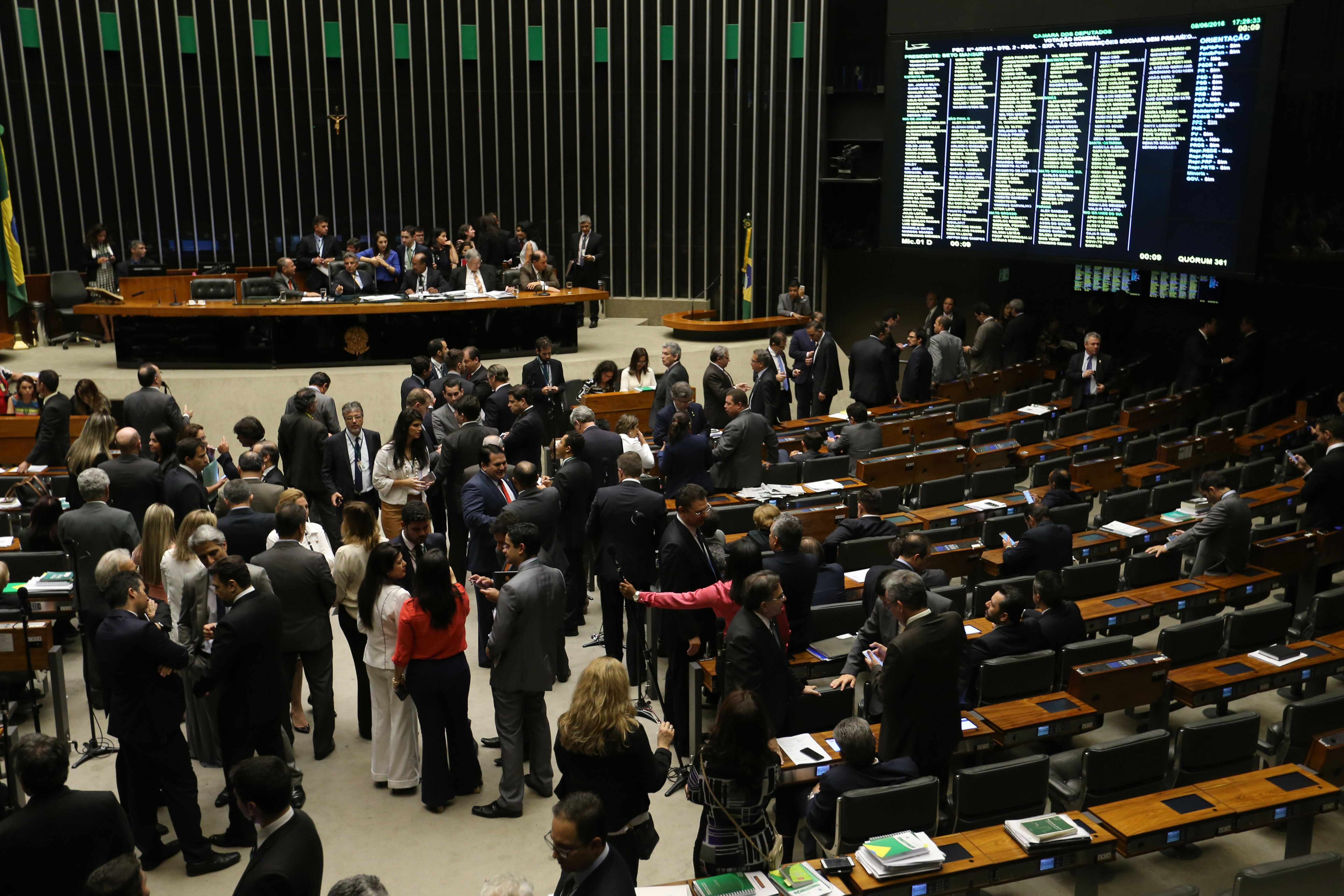 Plenário da Câmara: centrão demonstrou força ao retirar as contrapartidas dos estados no projeto da renegociação das dívidas. | Fabio Rodrigues Pozzebom/Agência Brasil