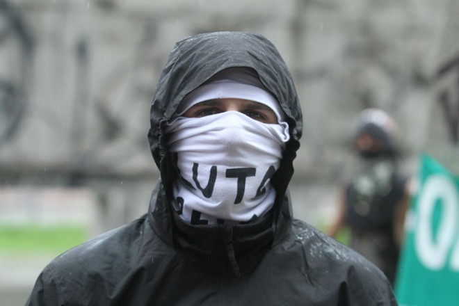 O protesto foi organizado pelas redes sociais contra a PEC 55, que limita os gastos públicos por vinte anos | Rodrigo Félix LealGazeta do Povo