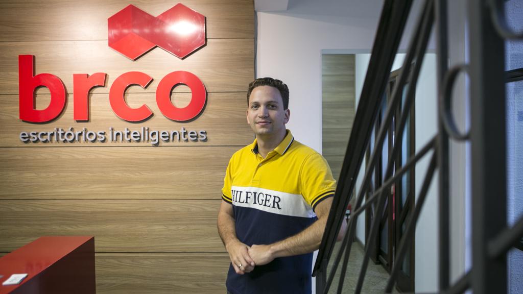 Daniel Aguiar aproveitou um imóvel próprio para instalar uma franquia de coworking. Hoje, 26 das 29 salas do espaço estão ocupadas | Marcelo Andrade/Gazeta do Povo