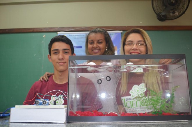 Diego Modesto Cordeiro, a professora Fernanda Ribeira de Freitas e Rayane Silva Bueno | Débora Mariotto/ Gazeta do Povo
