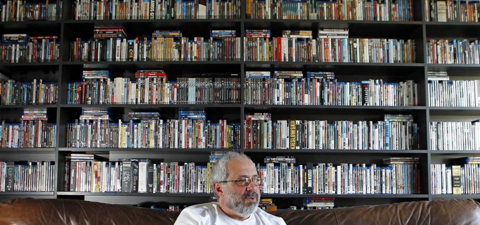 Autor reuniu paixão por filmes e vivência no trabalho em um tribunal para reunir referências para a obra Cinemarden vai ao Cinema. | Antônio More/Gazeta do Povo