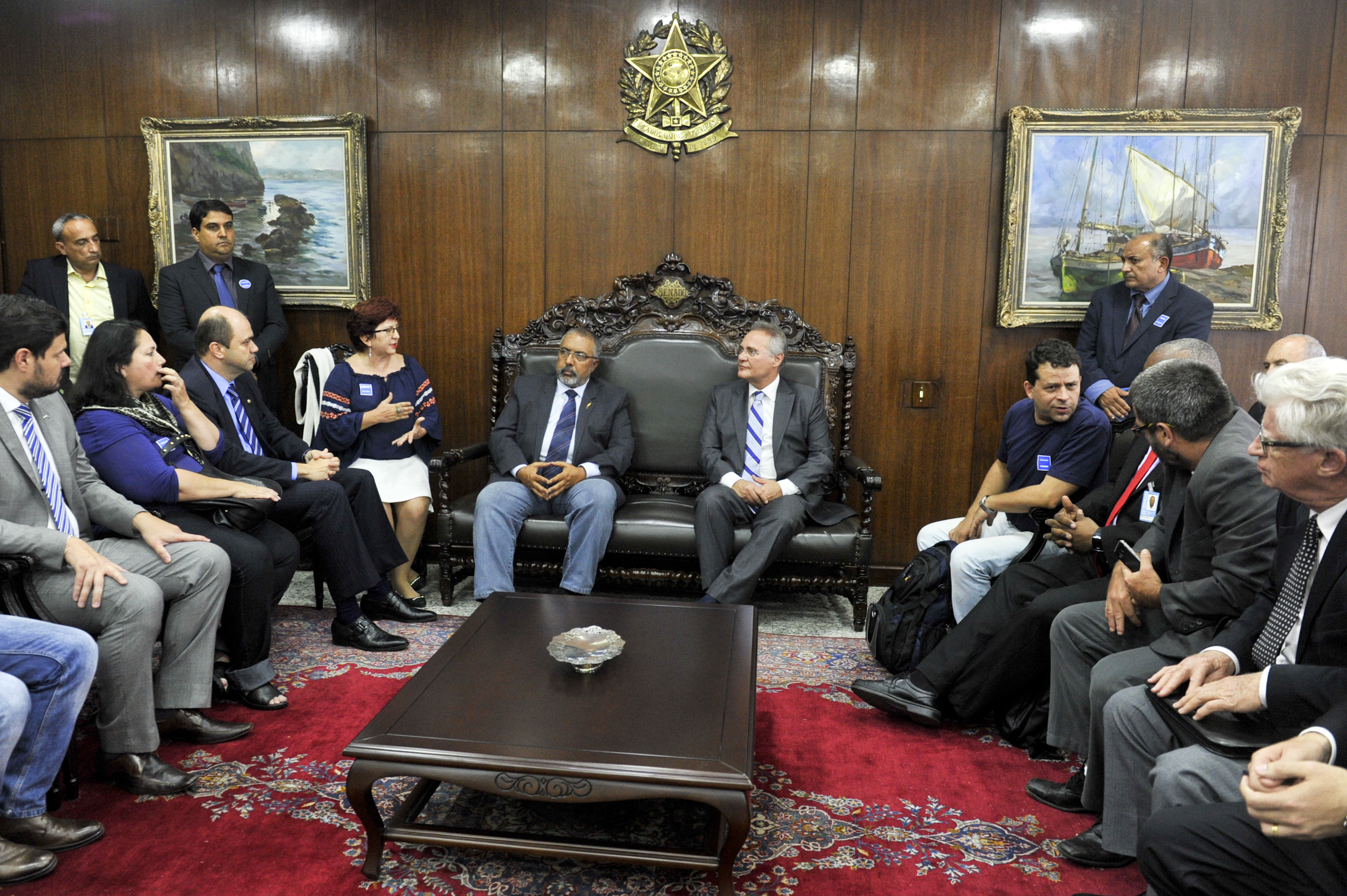 Ao lado do senador Paulo Paim (PT-RS), Renan Calheiros recebeu representantes de centrais sindicais | Jane de Araújo/Agência Senado