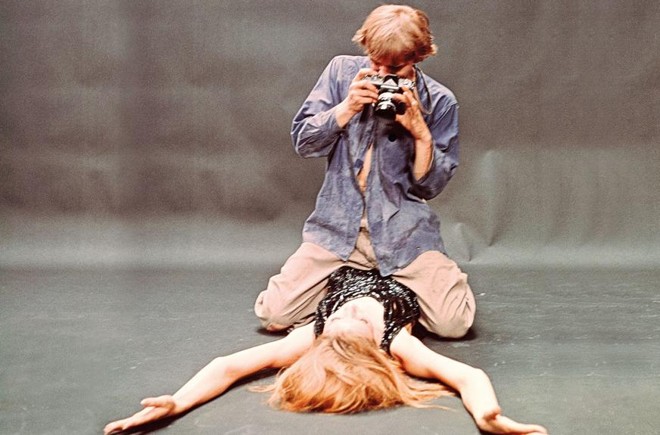David Hemmings, o protagonista, em emblemática cena do filme. | /