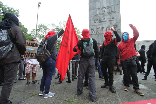 O protesto foi organizado pelas redes sociais contra a PEC 55, que limita os gastos públicos por vinte anos | Rodrigo Félix Leal Gazeta do Povo