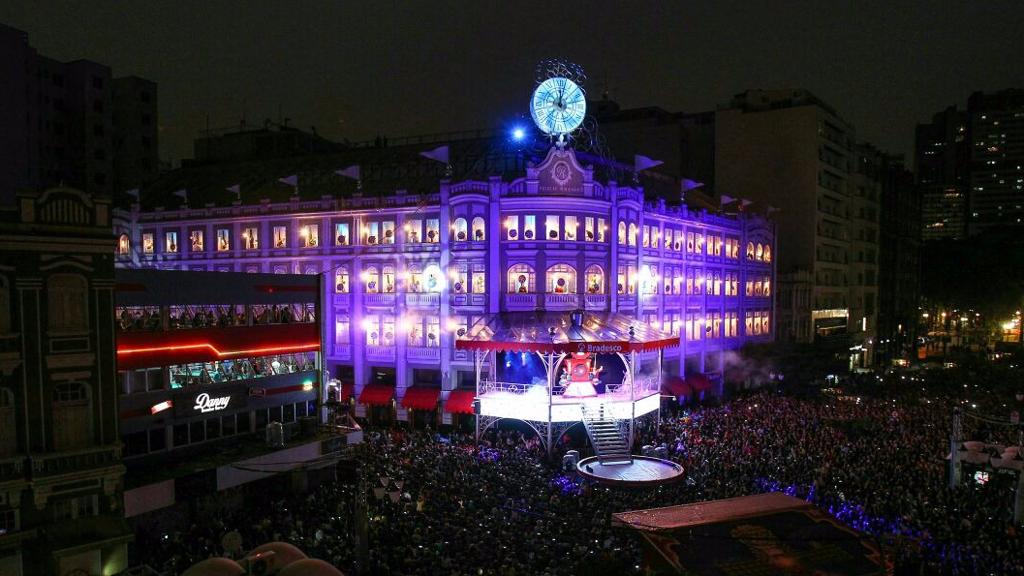 Show com coral e luzes atraiu público recorde neste domingo. | Daniel Castellano/Gazeta do Povo