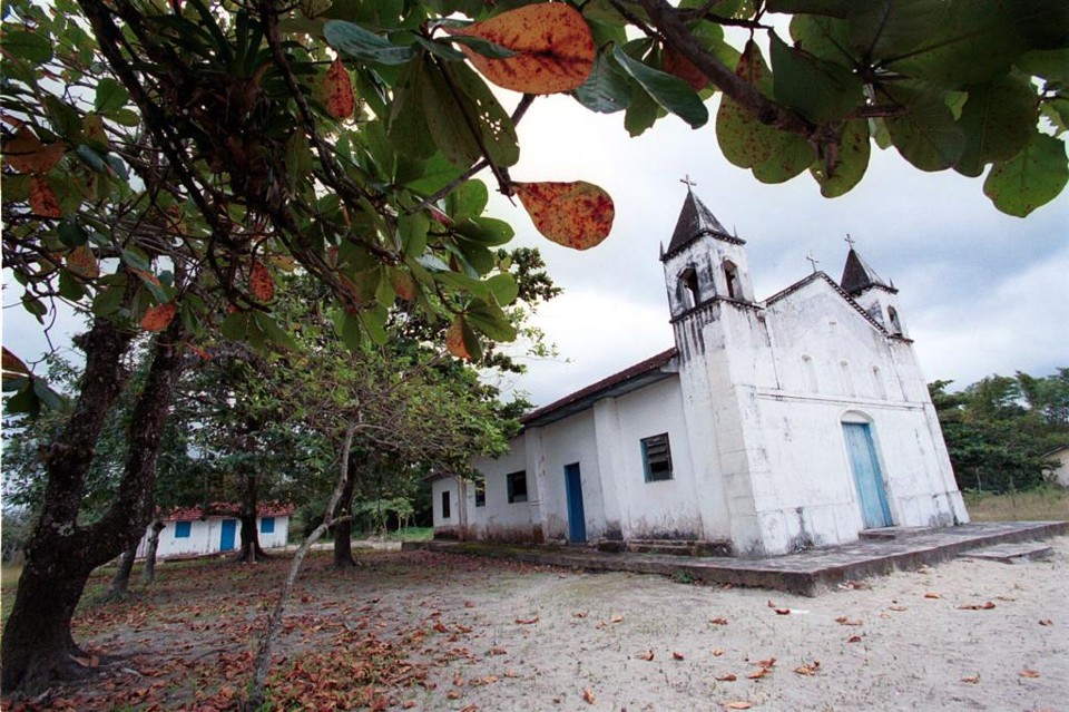 Igrejinha de Ararapira, no Litoral do Paraná: uma das oito “cidades fantasmas” listadas pelo professor Nestor Razente, em seu livro Povoações abandonadas no Brasil. | Katie Muller/Arquivo/Gazeta do Povo