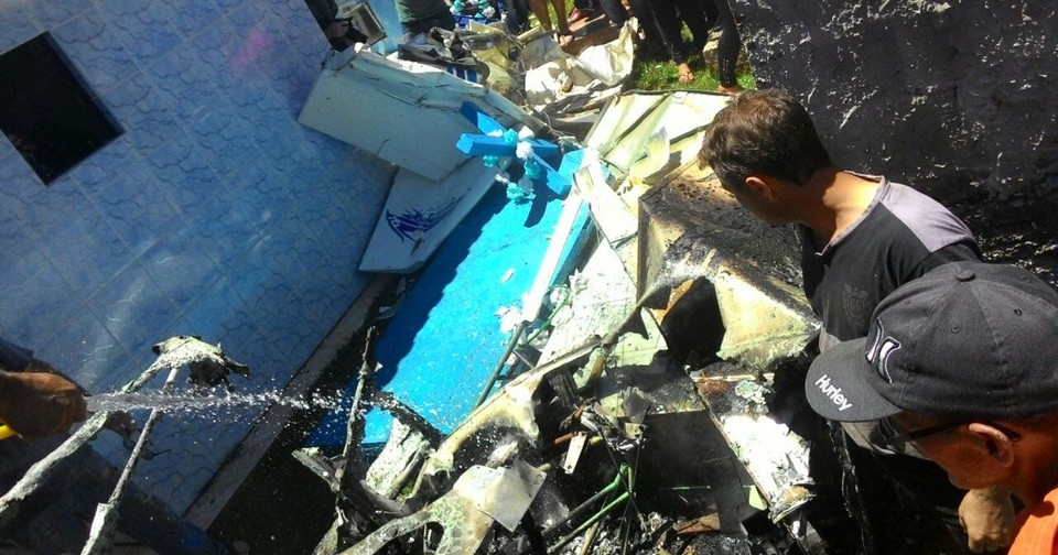Aeronave monomotora caiu dentro do cemitério de Cruz Machado. | Reprodução/Twitter
