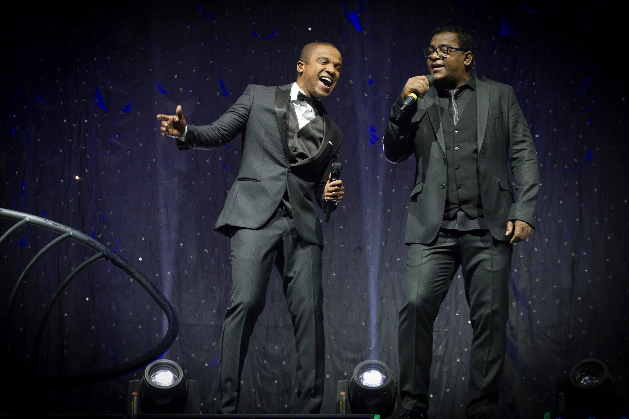 Alexandre Pires e Luiz Carlos, do Raça Negra, se apresentam com o projeto Gigantes do Samba neste sábado. | Divulgação/