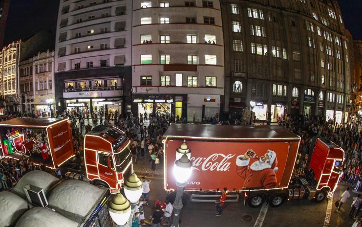 Caravana da Coca-Cola no Centro de Curitiba em 2015 | Daniel Castellano/Gazeta do Povo