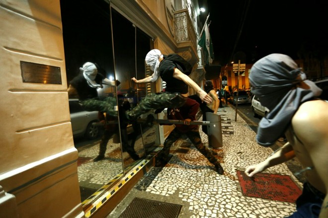 Sede da Gazeta do Povo foi alvo de vandalismo | Hugo Harada/Gazeta do Povo