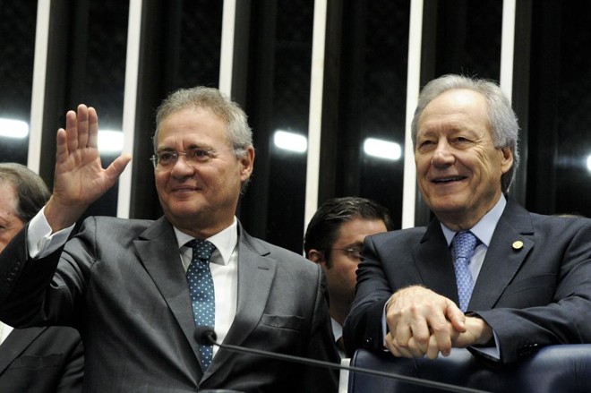 O presidente do Senado, Renan Calheiros, e o ministro do STF Ricardo Lewandowski, um dos que votou a favor da permanência do senador no cargo. | Edilson Rodrigues/Agência Senado