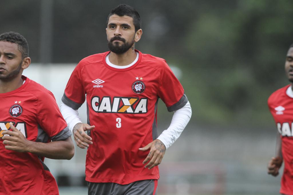 O argentino Lucho González fez 12 jogos e deu uma assistência na campanha que levou o Atlético à Libertadores. | Rodrigo Felix Leal/Gazeta do Povo