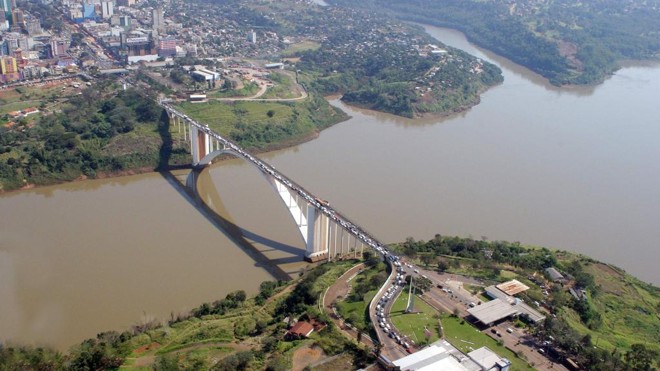 A Ponte da Amizade, que liga Brasil e Paraguai. | Christian Rizzi/Arquivo/Gazeta do Povo