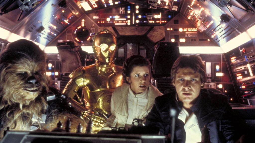 Carrie Fisher no papel de Leia Organa, em “Star Wars”, ao lado de Harrison Ford | LucasFilm/Reuters