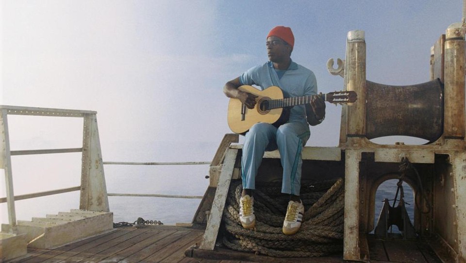 Em 2004, o brasileiro participou de “A vida marinha com Steve Zissou” (2004), de Wes Anderson. Ele fez aulas de mergulho para interpretar o papel de um dos membros da equipe do oceanógrafo. | Disney