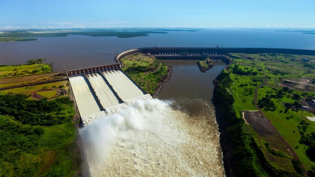 A usina hidrelétrica de Itaipu bateu seu próprio recorde de geração na manhã desta sexta-feira (16).