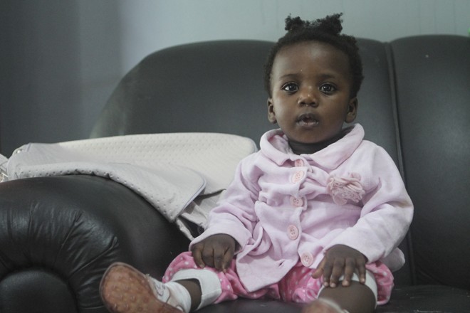 A pequena Thaïnouche, em sua casa | Rodrigo Felix Leal/Gazeta do Povo