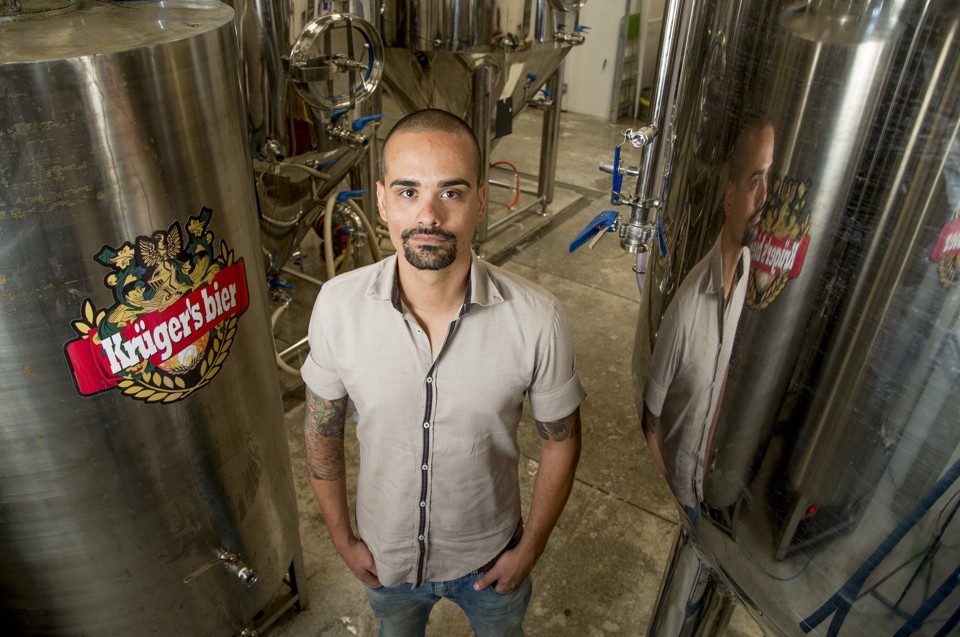 Diogo del Corso fez MBA na China e Espanha e decidiu investir em um negocio próprio. Ele abriu uma cervejaria. | Hugo Harada/Gazeta do Povo