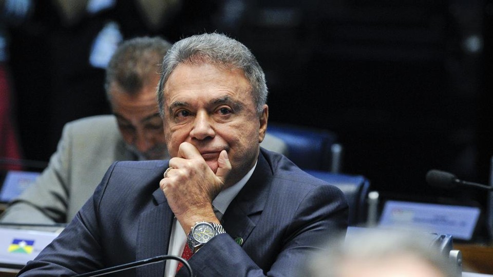 Senador Alvario Dias acredita que pressão popular pode tornar real fim do foro privilegiado para político. | Edilson Rodrigues/Agência Senado