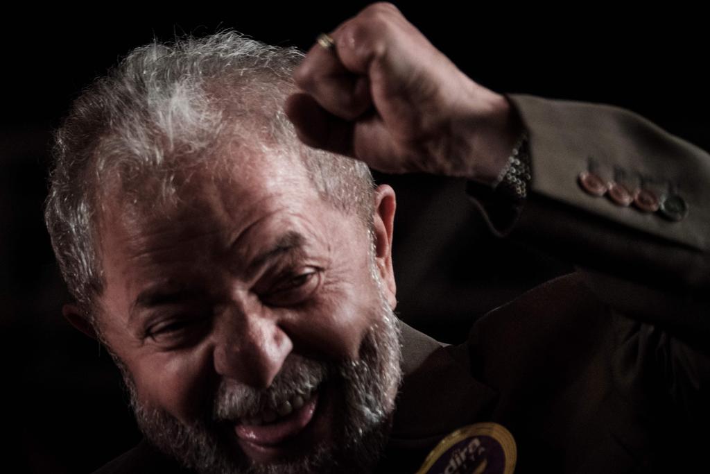 Lula postou mensagem de boas festas e agradeceu a todos que foram às ruas ‘defender a democracia’ em 2016 | YASUYOSHI CHIBA/AFP