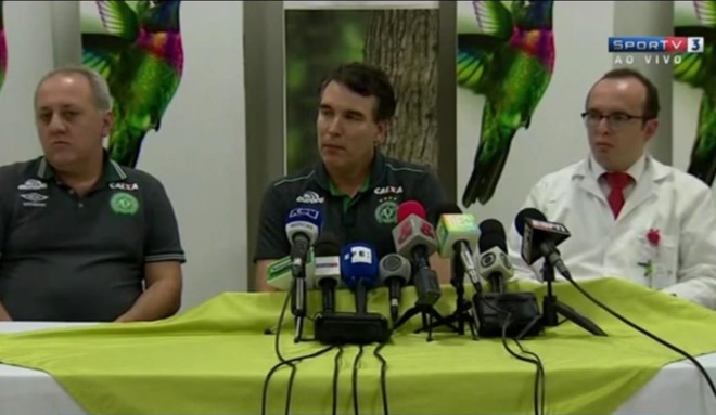 Médicos concedem entrevista coletiva para falar da situação dos sobreviventes do acidente com o avião da Chapecoense. | Reprodução/