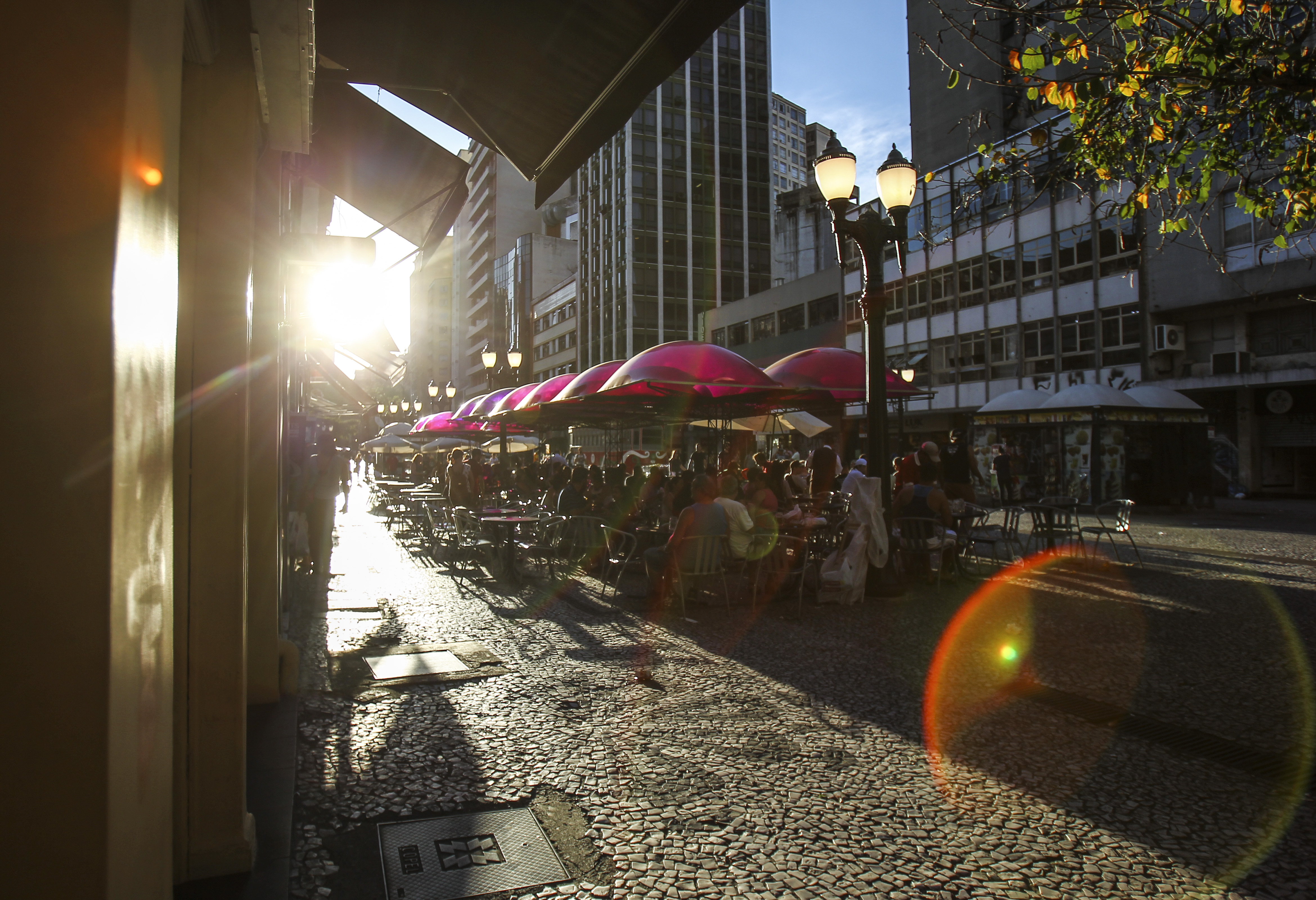 Termômetros já superaram os 30º nesta terça-feira (27) | Daniel Castellano/Gazeta do Povo